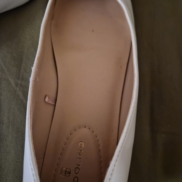 Bandolino Women's Black and White Flats - Picture 7 of 10